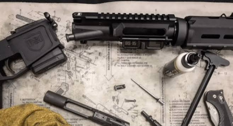 AR-15 v kondici: Kompletní návod na čištění a mazání.