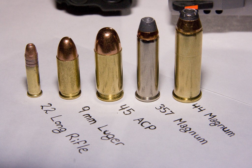 Srovnání velikostí náboje ráže 44 Magnum