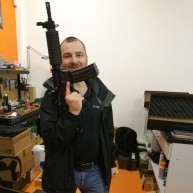 Noční můra EK - 10" AR15 se zásobníkem na 50 nábojů. Zbrojíř Ondřej z ní má naopak velkou radost.