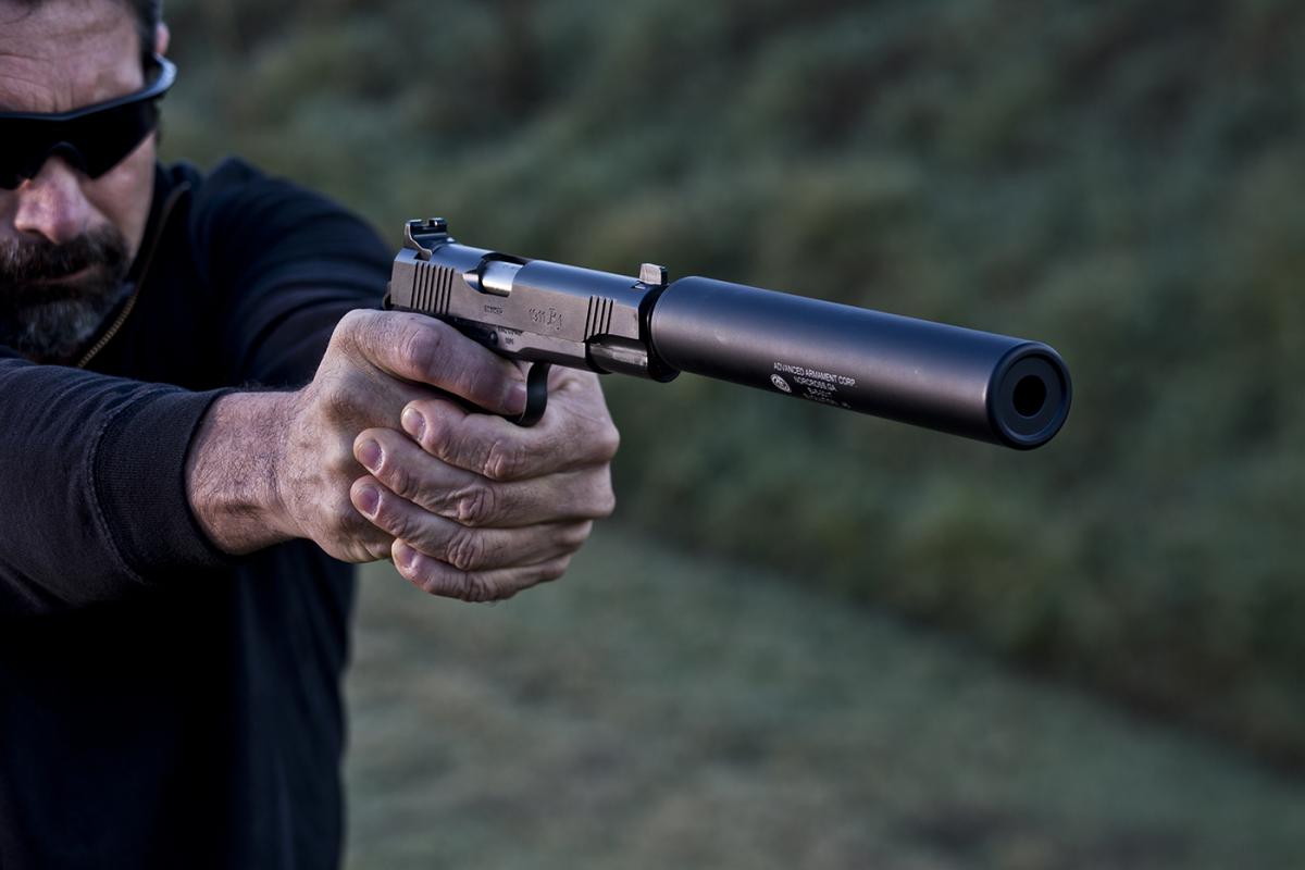 Как ухаживать за пистолетами. Ремингтон 1911. Remington r1 Tactical. Colt 1911 Silencer. Beretta m9a3 Silencer.